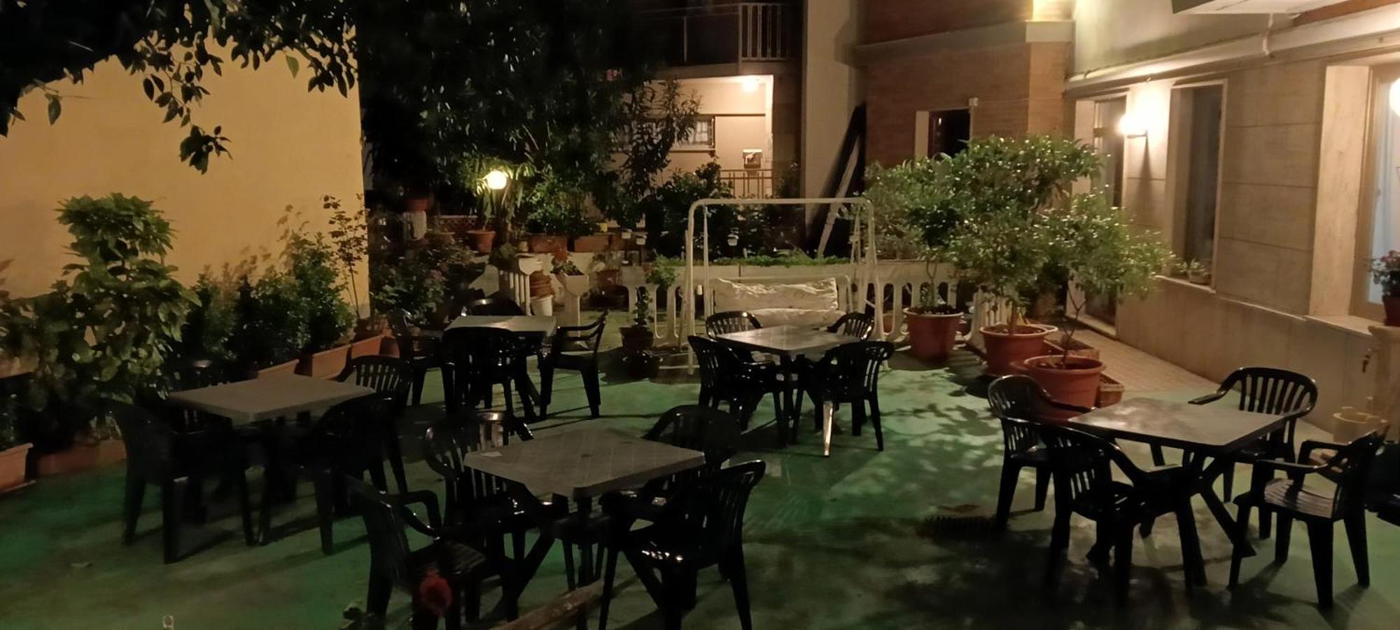Piccolo Hotel Holiday Center Finale Ligure Exterior photo